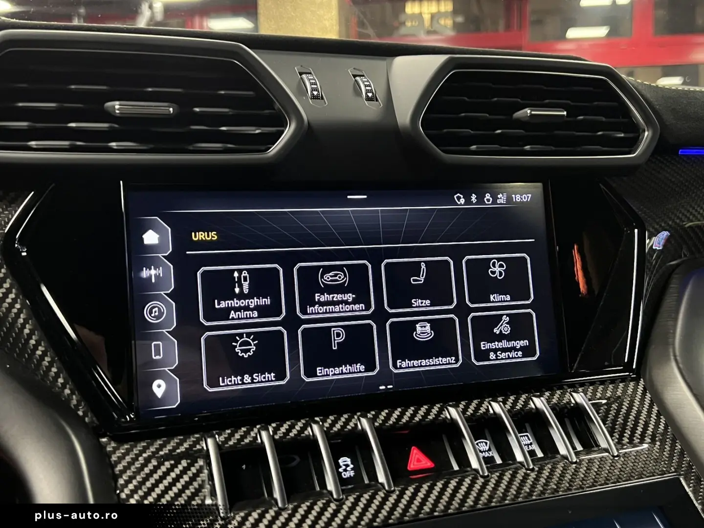 LAMBORGHINI Urus Performante