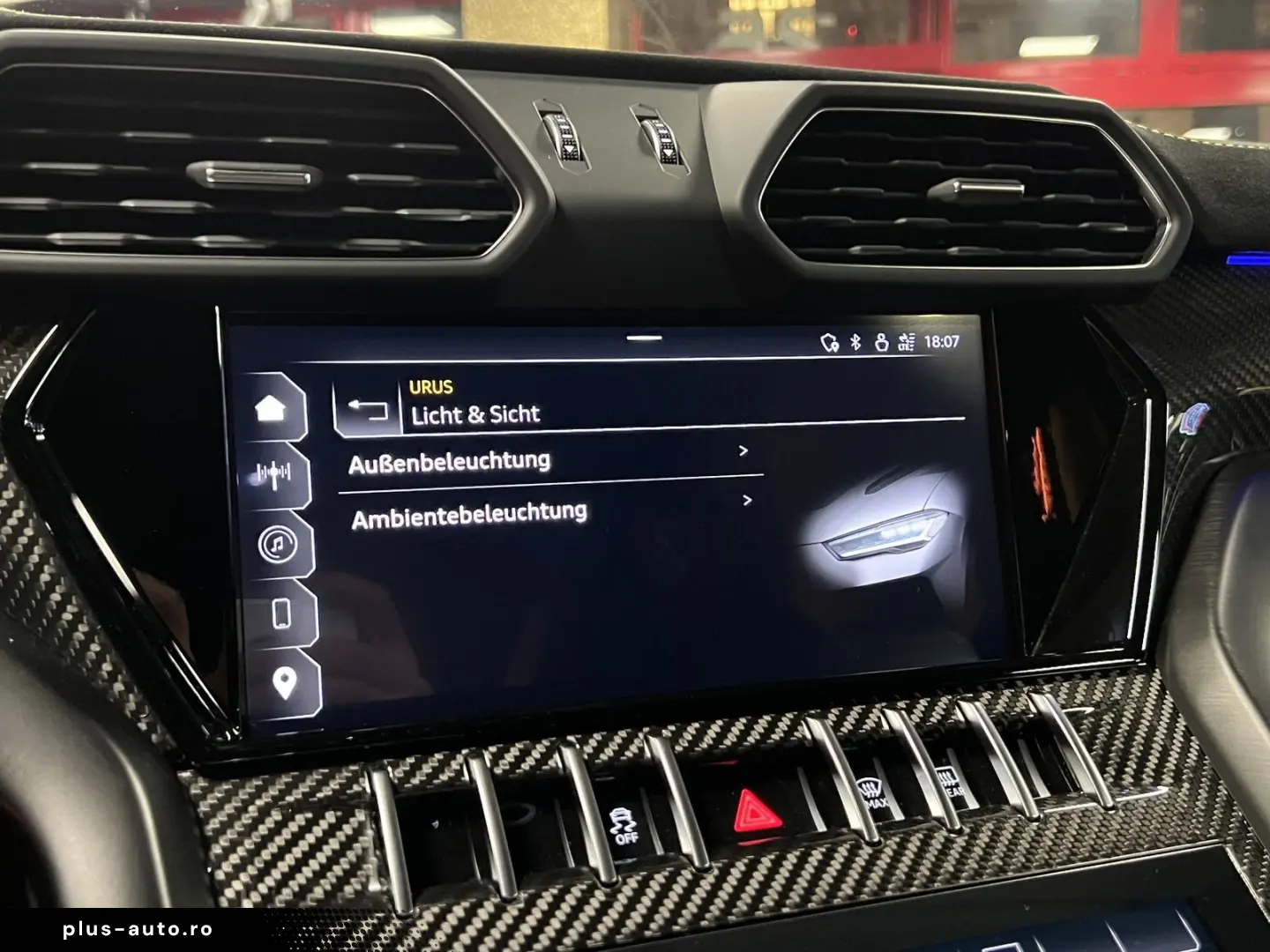 LAMBORGHINI Urus Performante