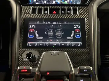 LAMBORGHINI Urus Performante