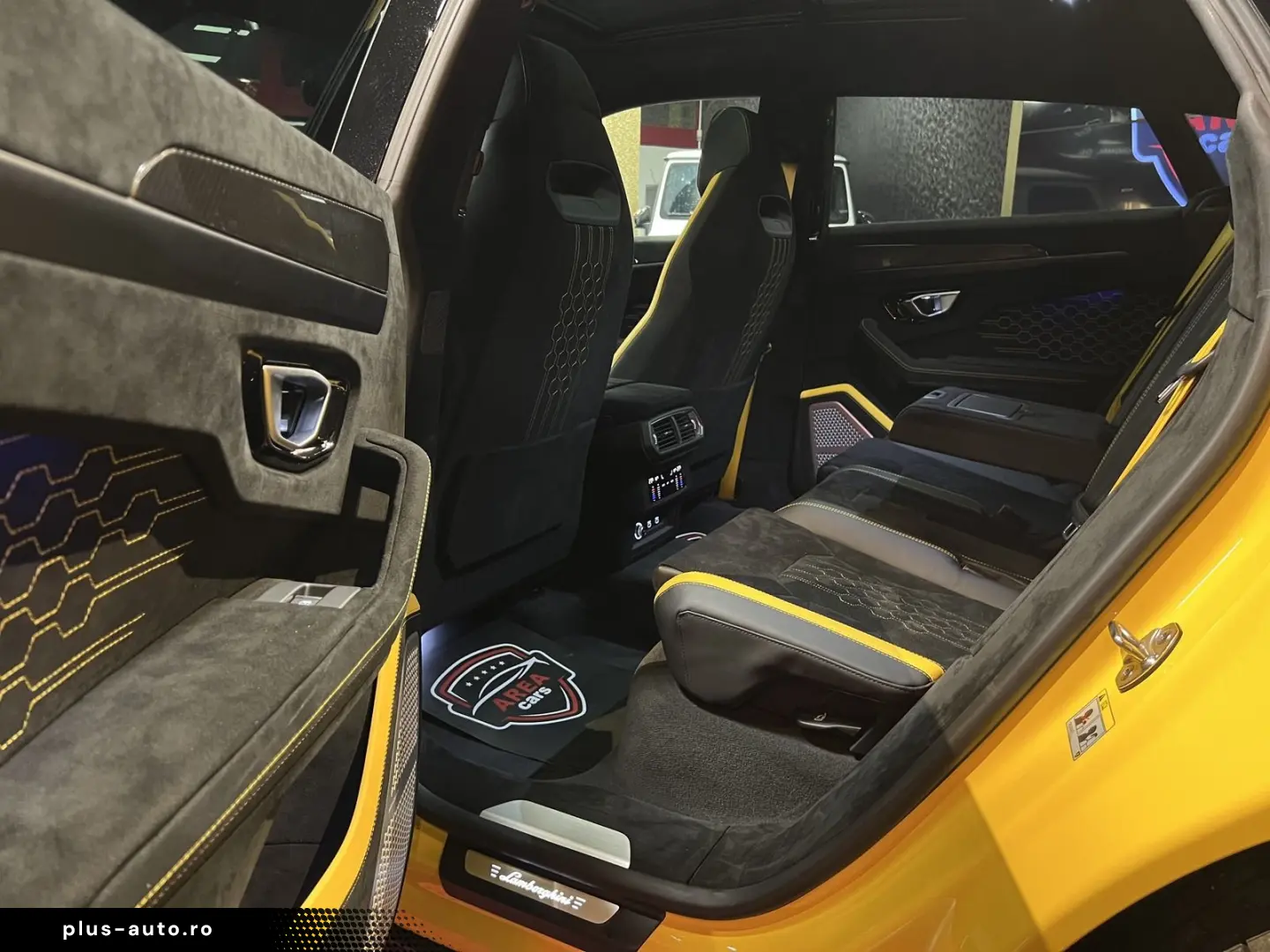 LAMBORGHINI Urus Performante