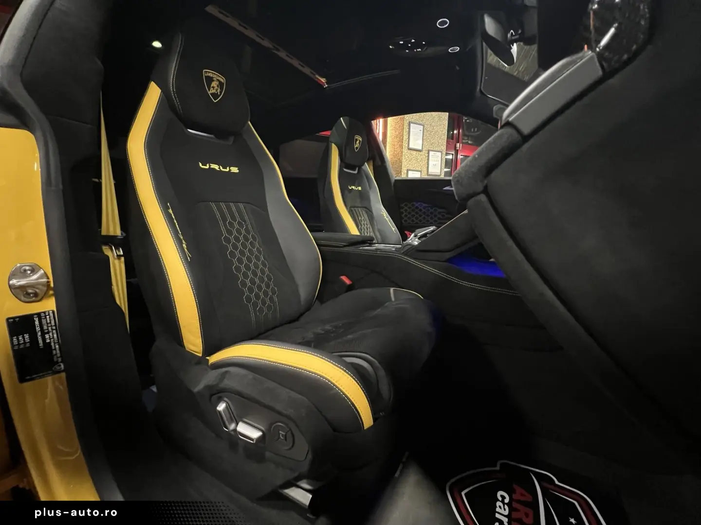 LAMBORGHINI Urus Performante