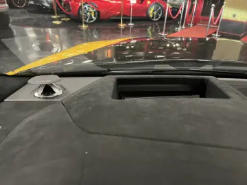 LAMBORGHINI Urus Performante