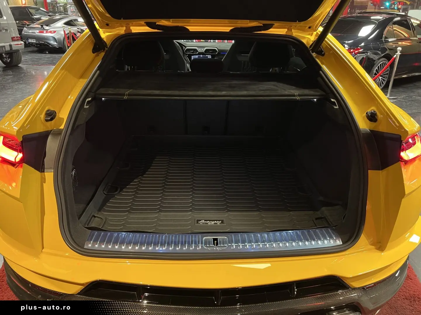 LAMBORGHINI Urus Performante