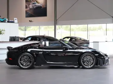 Porsche 718 Spyder RS