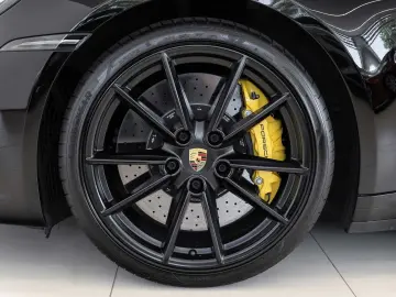PORSCHE 911 Targa 4S Keramikbremse (PCCB)