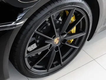 PORSCHE 911 Targa 4S Keramikbremse (PCCB)