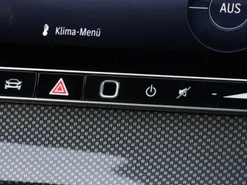 MERCEDES-BENZ C 200 AMG-Sport Night 360 Memo Distr Totw Ambi