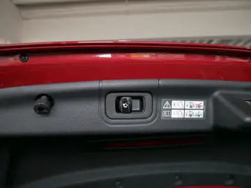 MERCEDES-BENZ C 200    AMG NIGHT AHK DISTR KAMERA SP&hellip;