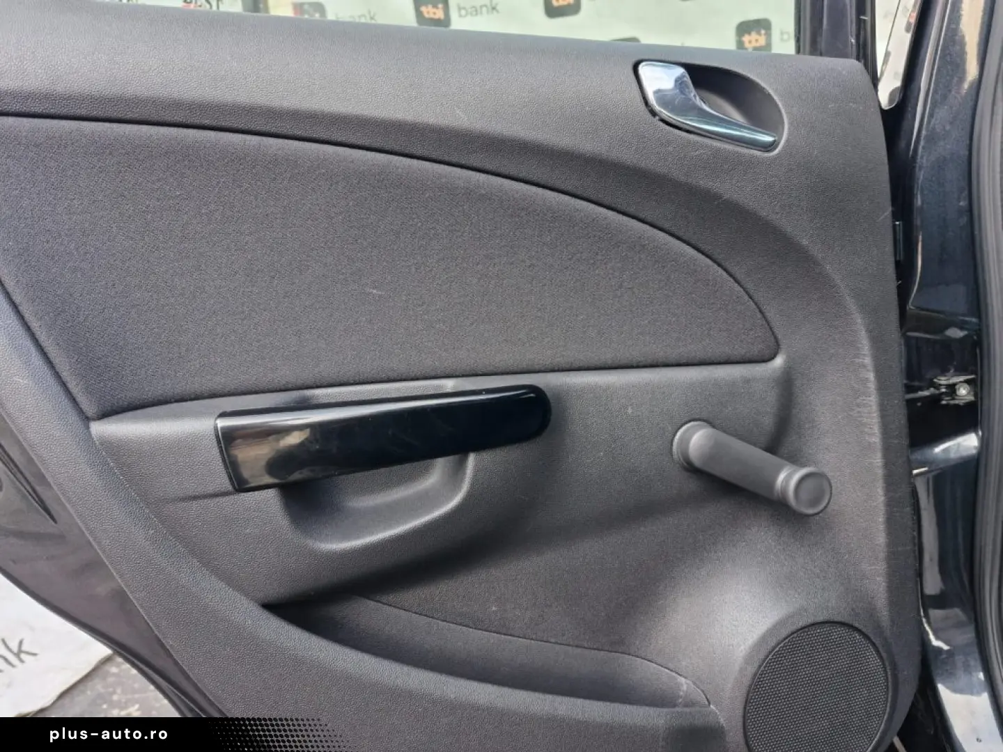 Opel Corsa D   2012   1.2 Benzină