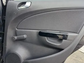 Opel Corsa D   2012   1.2 Benzină