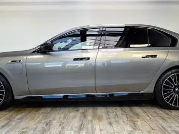 BMW M760 xDrive Executive Lounge Massage Sitzlüft