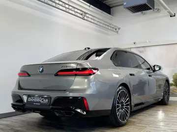 BMW M760 xDrive Executive Lounge Massage Sitzlüft