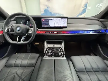 BMW M760 xDrive Executive Lounge Massage Sitzlüft