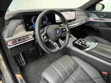 BMW M760 xDrive Executive Lounge Massage Sitzlüft