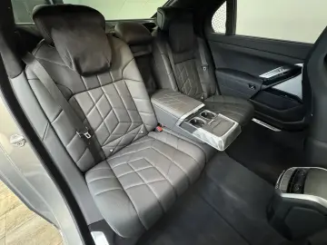 BMW M760 xDrive Executive Lounge Massage Sitzlüft