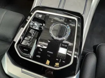 BMW M760 xDrive Executive Lounge Massage Sitzlüft