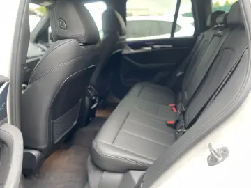 BMW X3 xDrive20d Navi AHK LED HUD HiFi Kamera