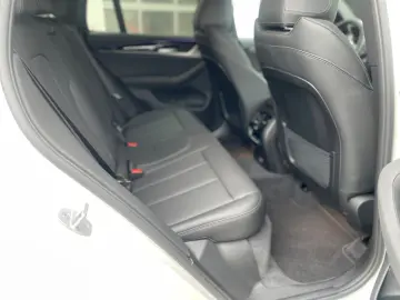 BMW X3 xDrive20d Navi AHK LED HUD HiFi Kamera