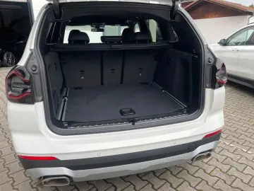 BMW X3 xDrive20d Navi AHK LED HUD HiFi Kamera