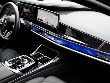 BMW 740d xDrive  M SPORT PRO  ICONIC G  BOWERS & WIL