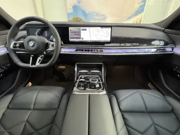 BMW 750e xDrive M Sport Pro AHK ACC 360