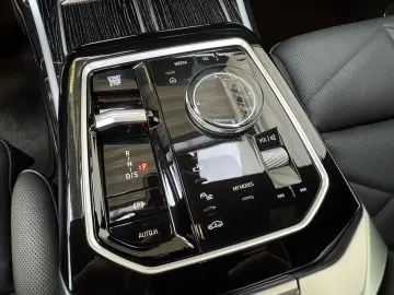 BMW 750e xDrive M Sport Pro AHK ACC 360