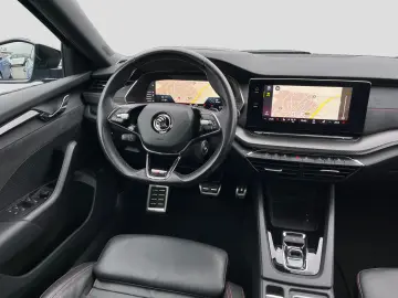 SKODA Octavia Combi 2.0TSI DSG RS Matrix Pano AHK HUD
