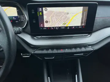 SKODA Octavia Combi 2.0TSI DSG RS Matrix Pano AHK HUD