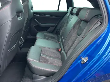 SKODA Octavia Combi 2.0TSI DSG RS Matrix Pano AHK HUD