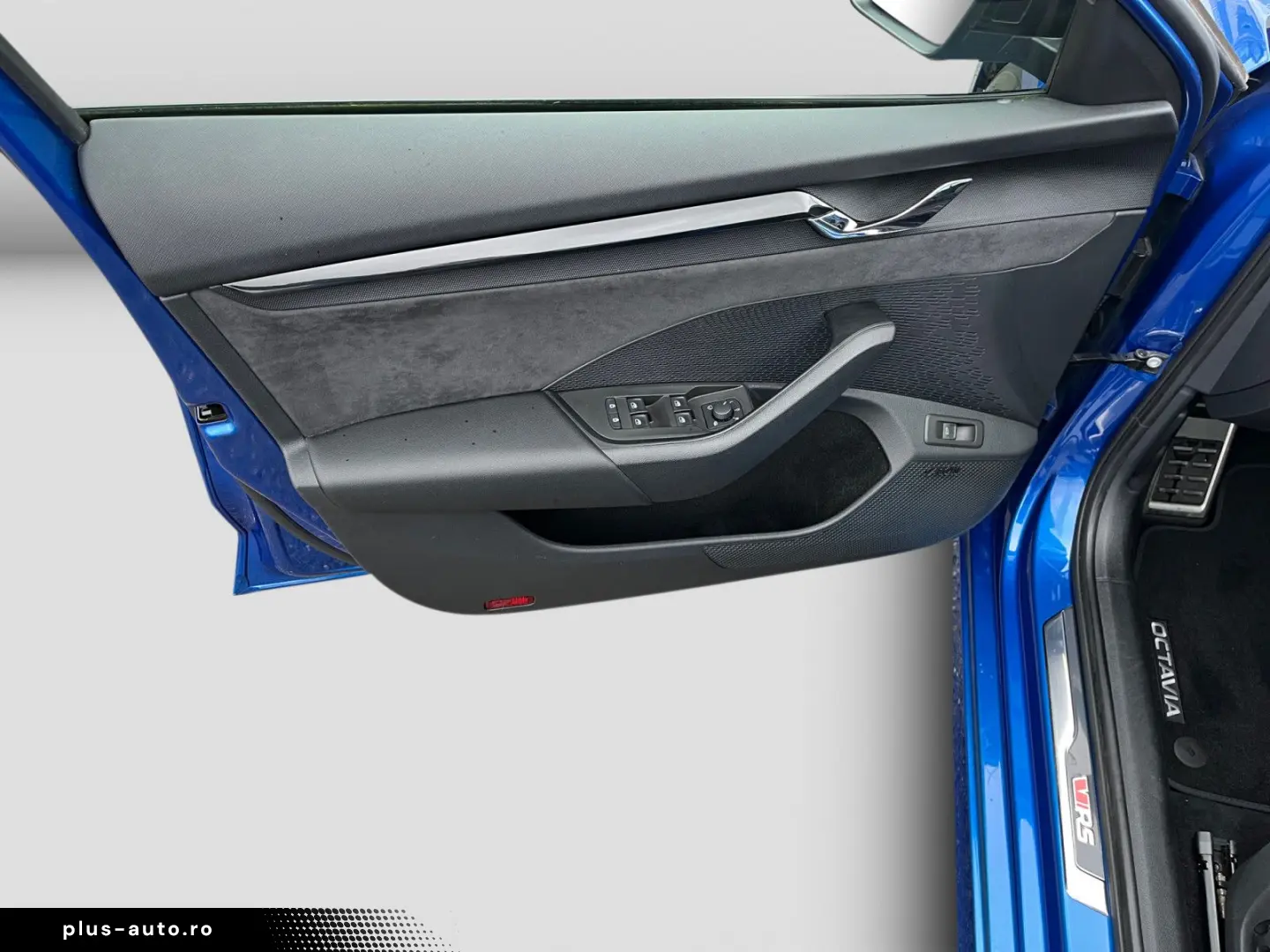 SKODA Octavia Combi 2.0TSI DSG RS Matrix Pano AHK HUD