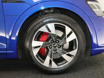 AUDI Q8 e-tron 55 quattro S line MATRIX-LED HUD ACC