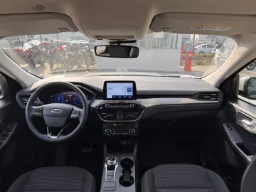 Ford Kuga 2.5 Duratec HEV 190HP TITANIUM CVT