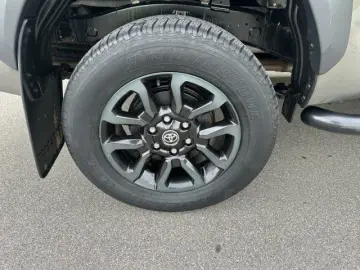 TOYOTA TOYOTA Hilux 2.4 D A T 4WD Double Cab Invincible