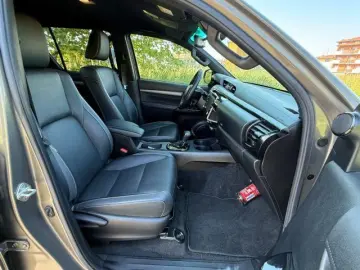 TOYOTA TOYOTA Hilux 2.4 D A T 4WD Double Cab Invincible