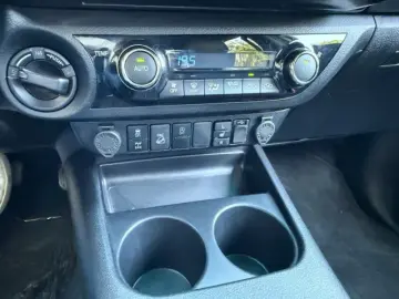 TOYOTA TOYOTA Hilux 2.4 D A T 4WD Double Cab Invincible