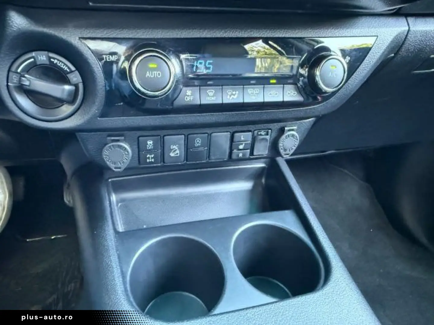 TOYOTA TOYOTA Hilux 2.4 D A T 4WD Double Cab Invincible