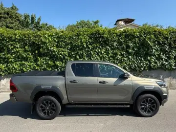 TOYOTA TOYOTA Hilux 2.4 D A T 4WD Double Cab Invincible