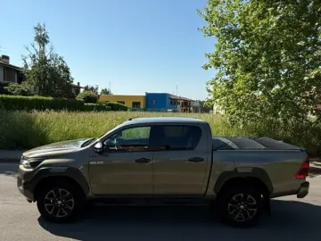 TOYOTA TOYOTA Hilux 2.4 D A T 4WD Double Cab Invincible
