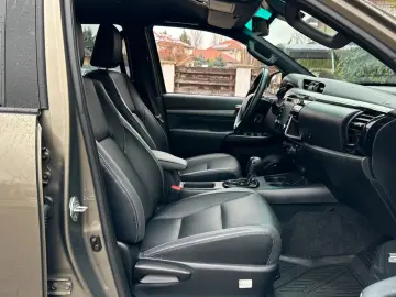 TOYOTA Hilux 2.8 D-4D 4X4 DOUBLE INVINCIBLE NET  47490