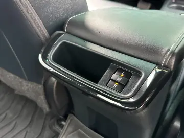 TOYOTA Hilux 2.8 D-4D 4X4 DOUBLE INVINCIBLE NET  47490