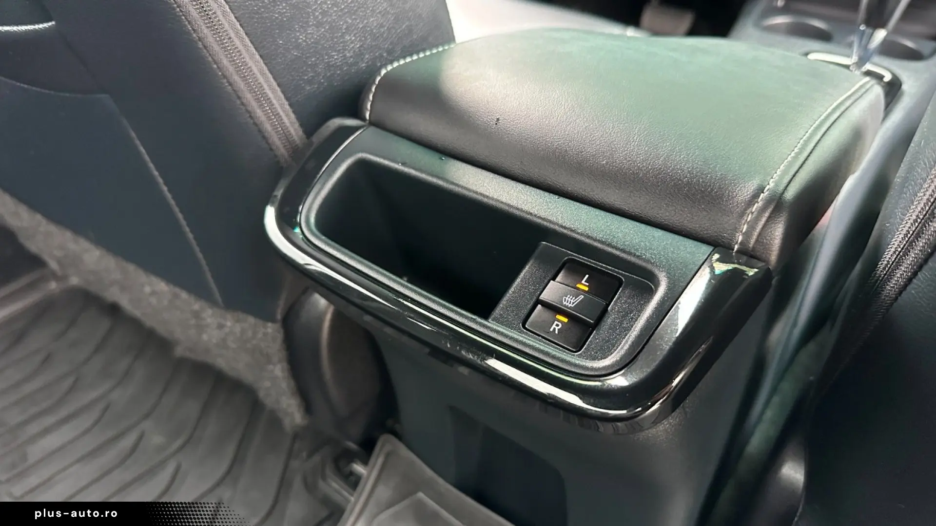 TOYOTA Hilux 2.8 D-4D 4X4 DOUBLE INVINCIBLE NET  47490