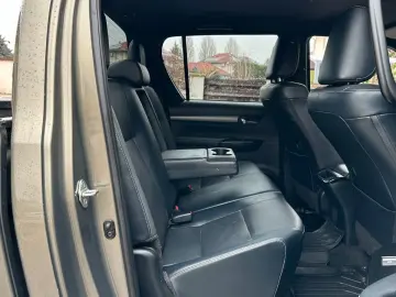 TOYOTA Hilux 2.8 D-4D 4X4 DOUBLE INVINCIBLE NET  47490