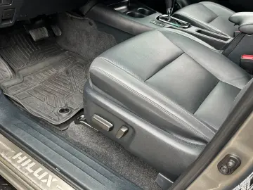 TOYOTA Hilux 2.8 D-4D 4X4 DOUBLE INVINCIBLE NET  47490