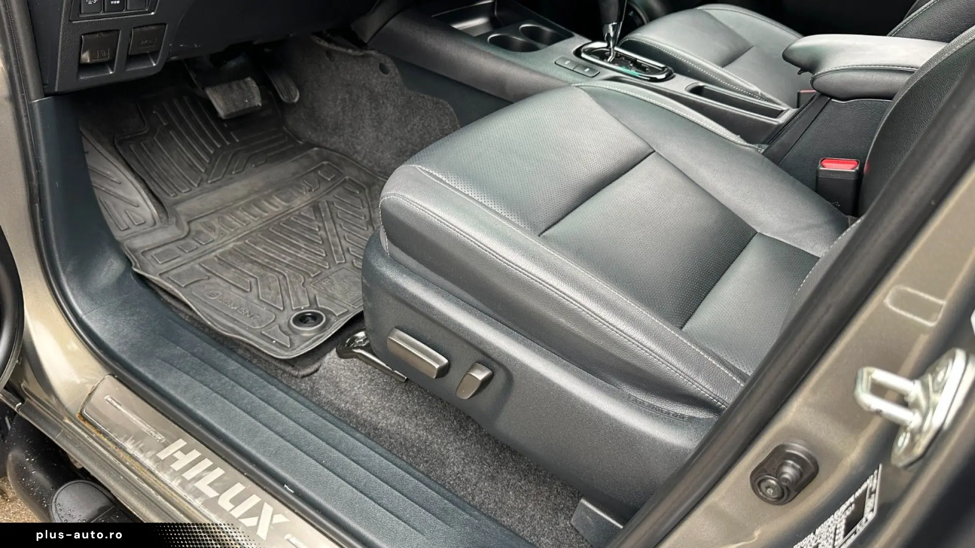 TOYOTA Hilux 2.8 D-4D 4X4 DOUBLE INVINCIBLE NET  47490