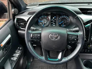 TOYOTA Hilux 2.8 D-4D 4X4 DOUBLE INVINCIBLE NET  47490