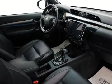 TOYOTA Hilux Invincible ACC Rollo el.AHK Garantie 2028