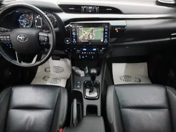 TOYOTA Hilux Invincible ACC Rollo el.AHK Garantie 2028