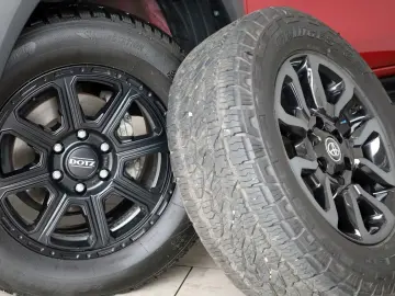 TOYOTA Hilux Invincible ACC Rollo el.AHK Garantie 2028