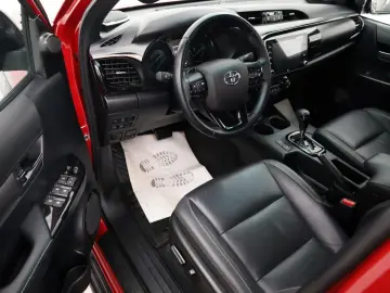 TOYOTA Hilux Invincible ACC Rollo el.AHK Garantie 2028