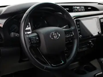 TOYOTA Hilux Invincible ACC Rollo el.AHK Garantie 2028